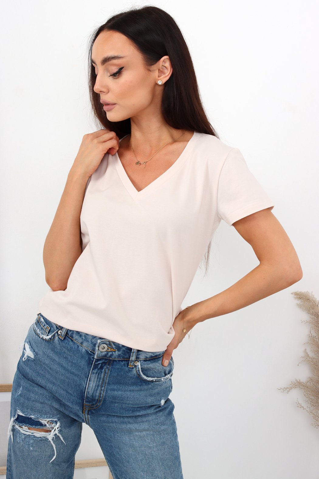 T-SHIRT DAMSKI Z DEKOLTEM W SEREK