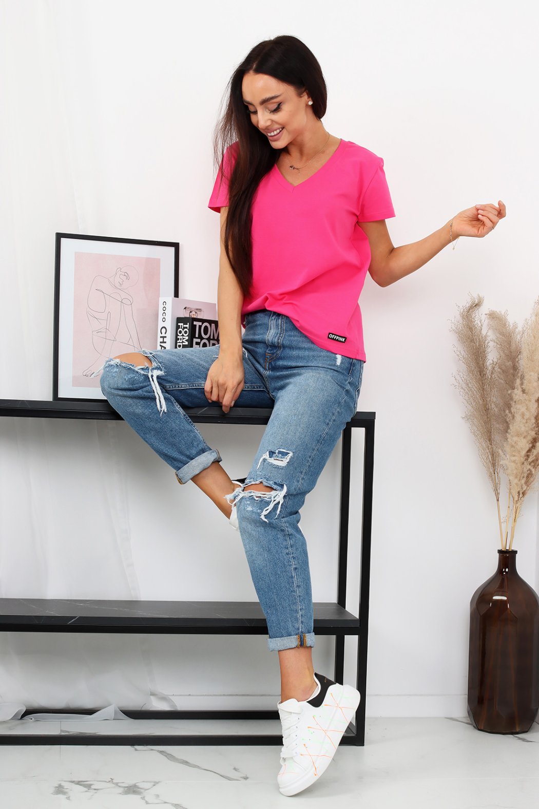 T-SHIRT DAMSKI Z DEKOLTEM W SEREK