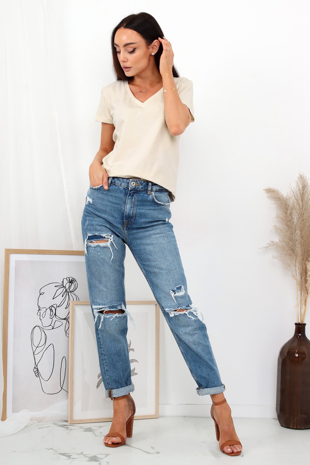 T-SHIRT DAMSKI Z DEKOLTEM W SEREK