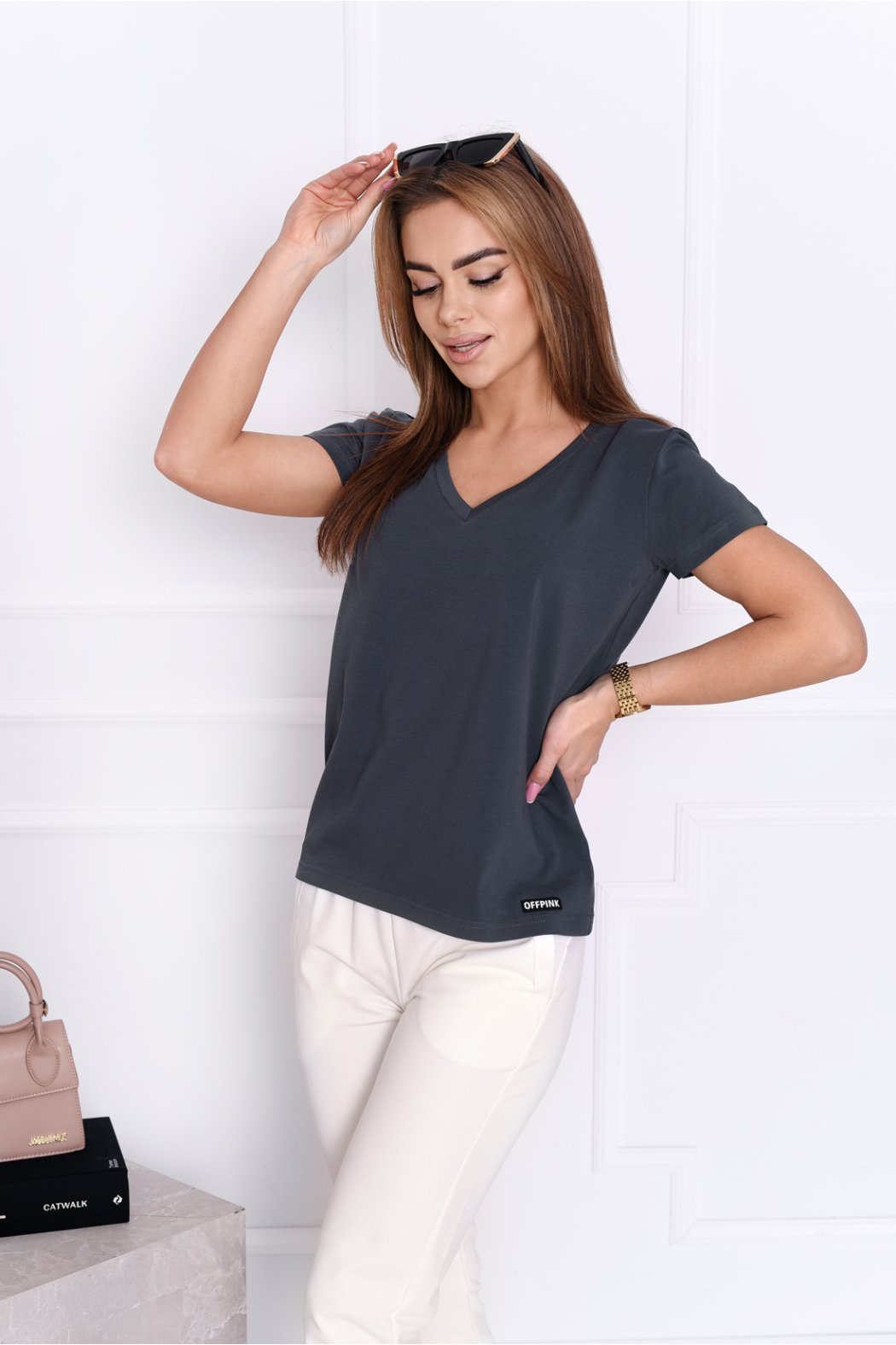 T-SHIRT DAMSKI Z DEKOLTEM W...