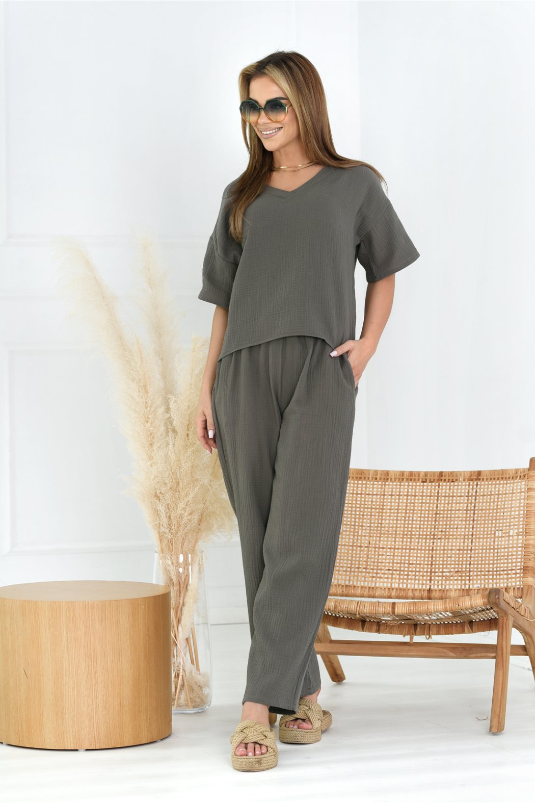 MUŚLINOWA BLUZKA Z KRÓTKIM RĘKAWEM I DEKOLTEM W SEREK - FELICJA