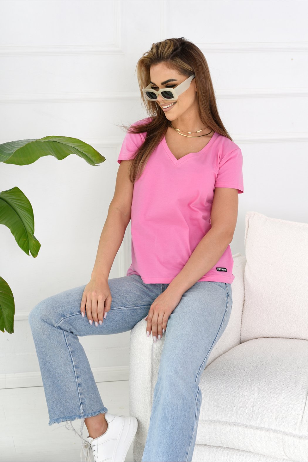 T-SHIRT DAMSKI Z DEKOLTEM W SEREK