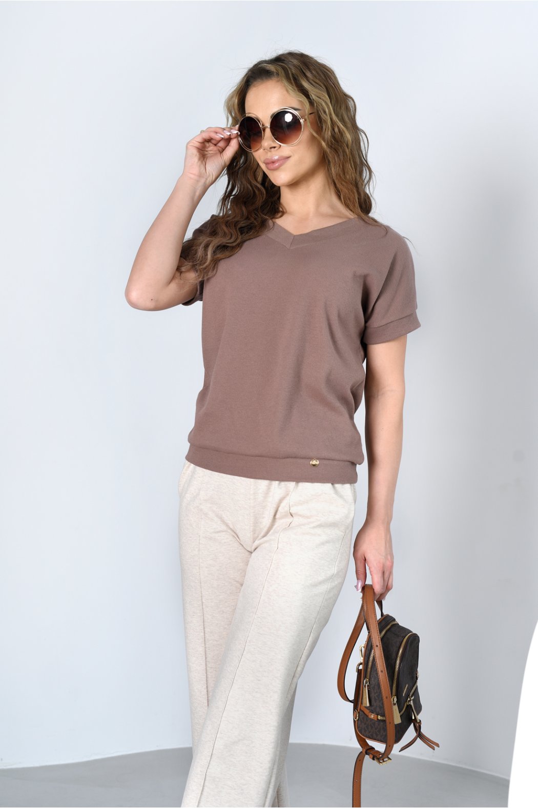 BLUZKA DAMSKA Z KRÓTKIM...