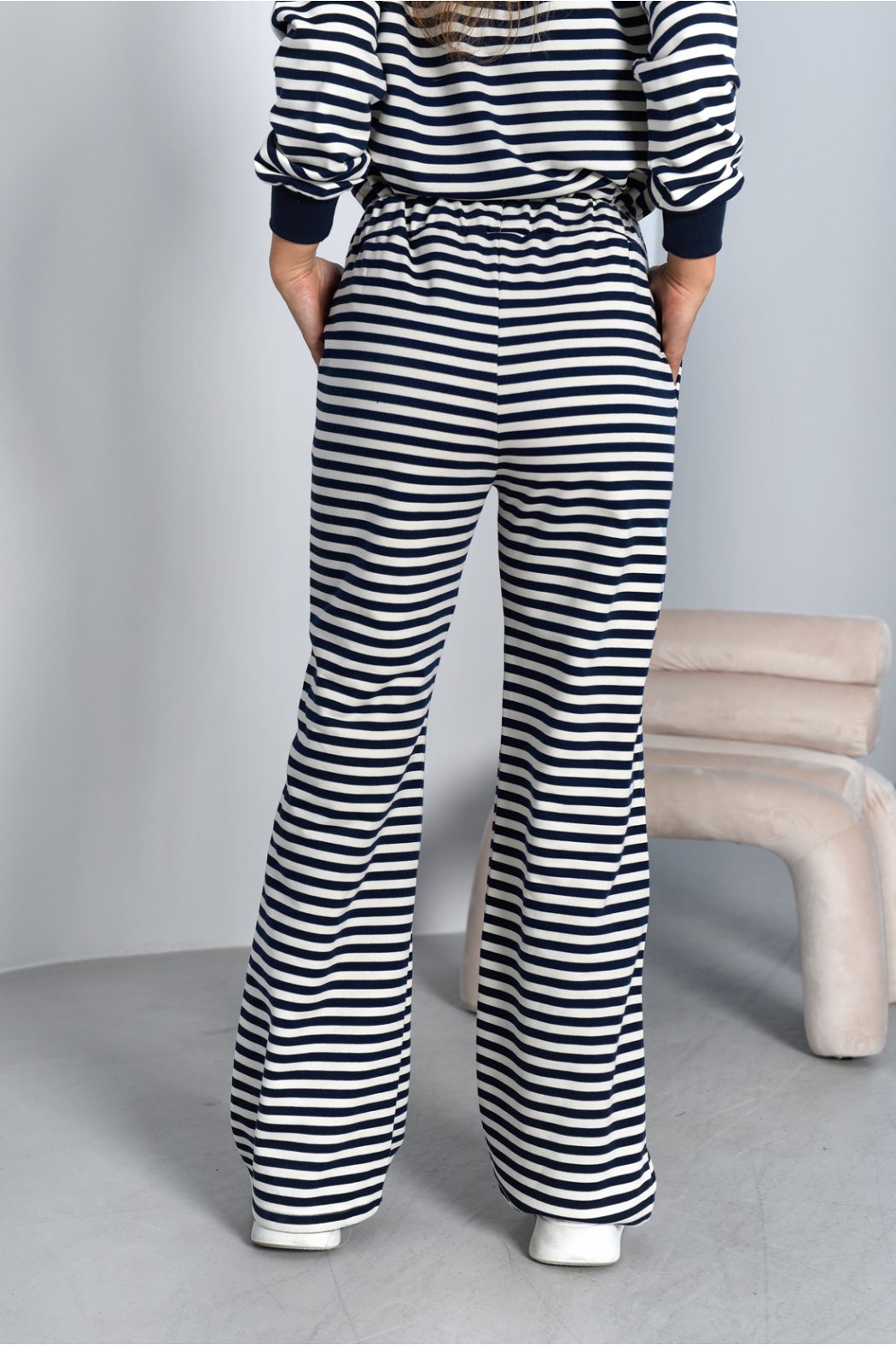 SPODNIE DAMSKIE W PASKI Z SZEROKIMI NOGAWKAMI - IOLANDA