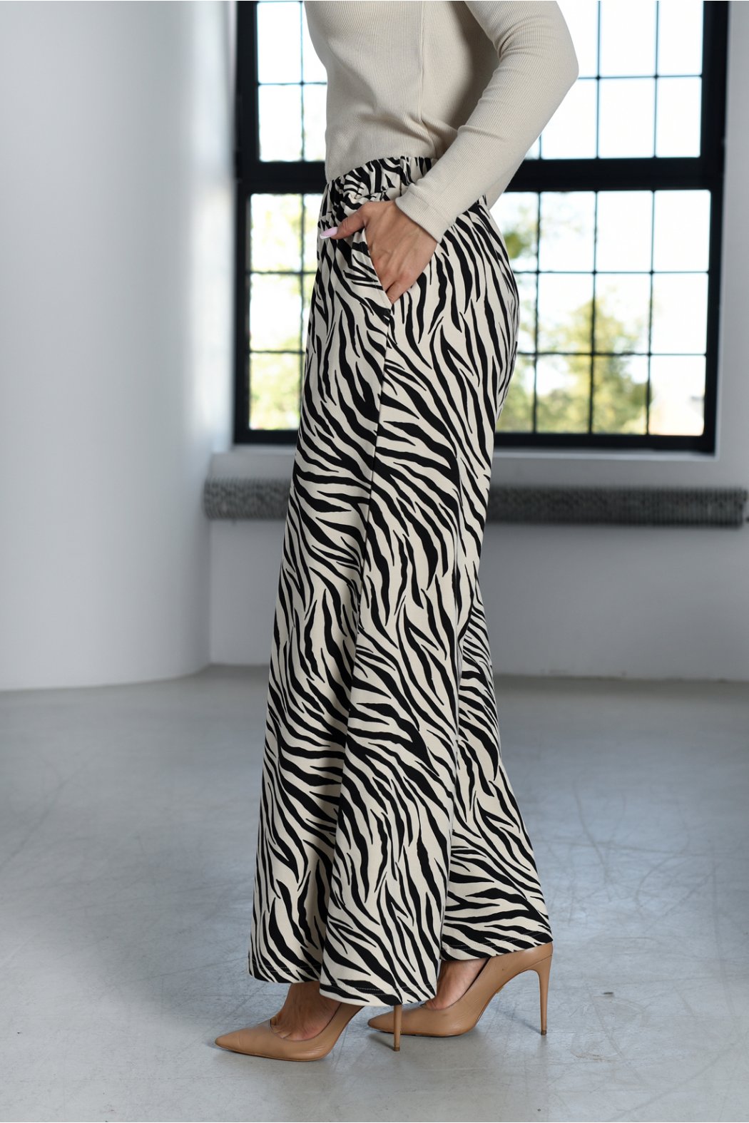 SPODNIE DAMSKIE Z SZEROKIMI...