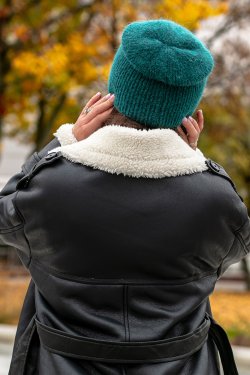 CZAPKA DAMSKA Z WYWINIĘCIEM P067