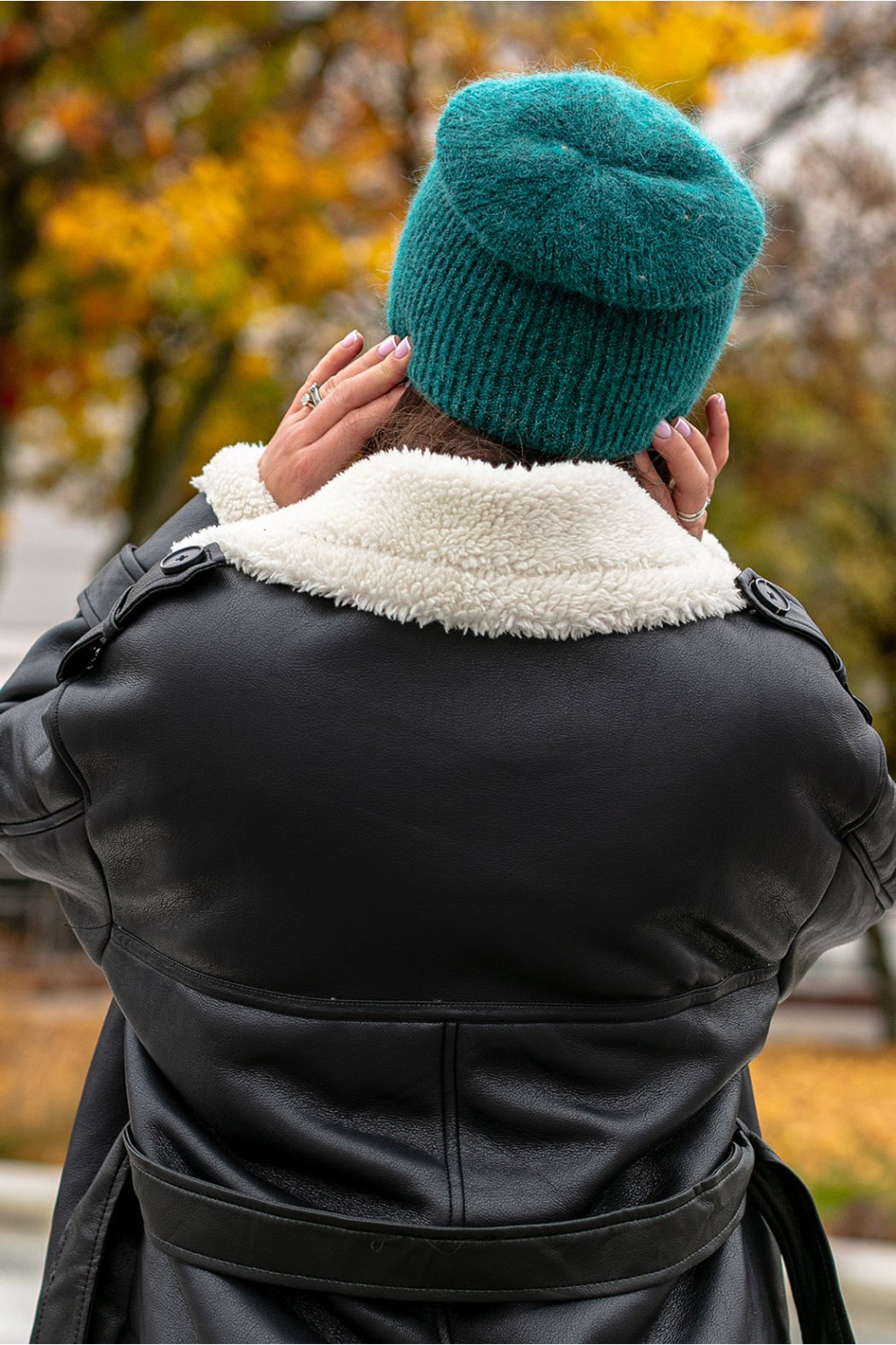 CZAPKA DAMSKA Z WYWINIĘCIEM P067