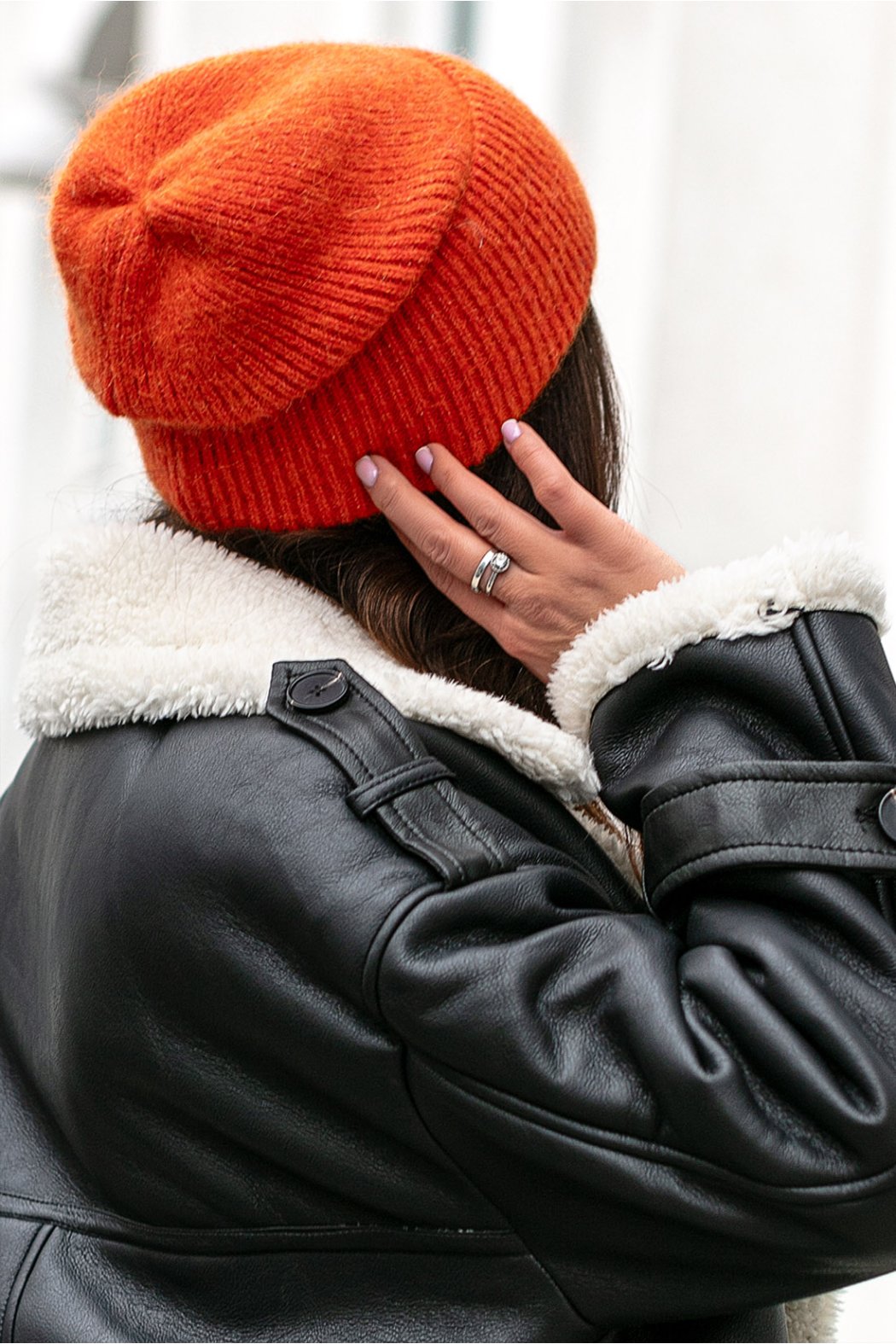 CZAPKA DAMSKA Z WYWINIĘCIEM...