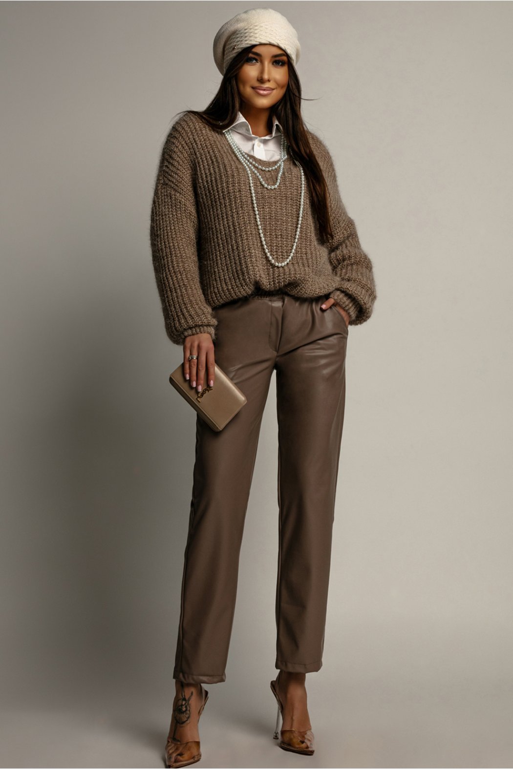 SWETER DAMSKI Z DEKOLTEM W SEREK TONNA