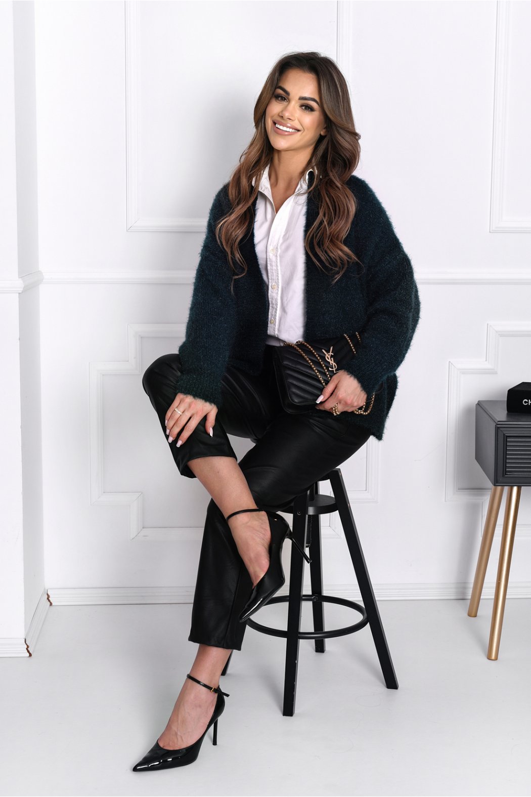 KRÓTKI KARDIGAN DAMSKI BEZ...