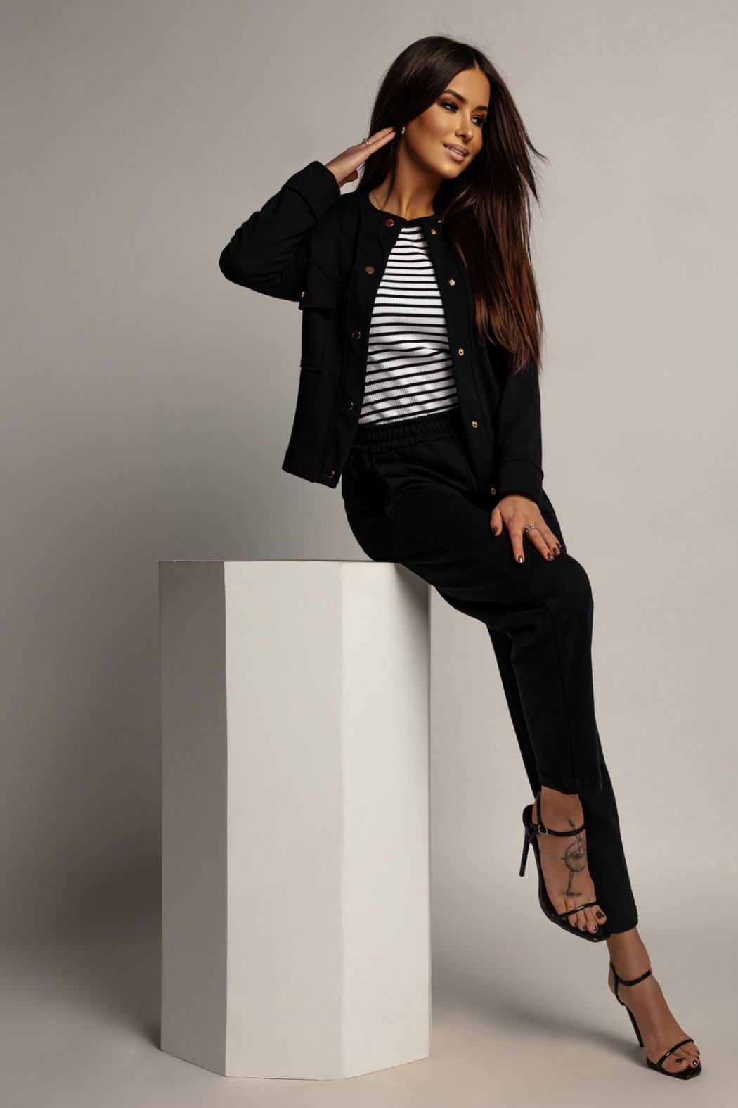 DAMSKA BAWEŁNIANA NARZUTKA BLEZER Z KIESZENIAMI EVELYN