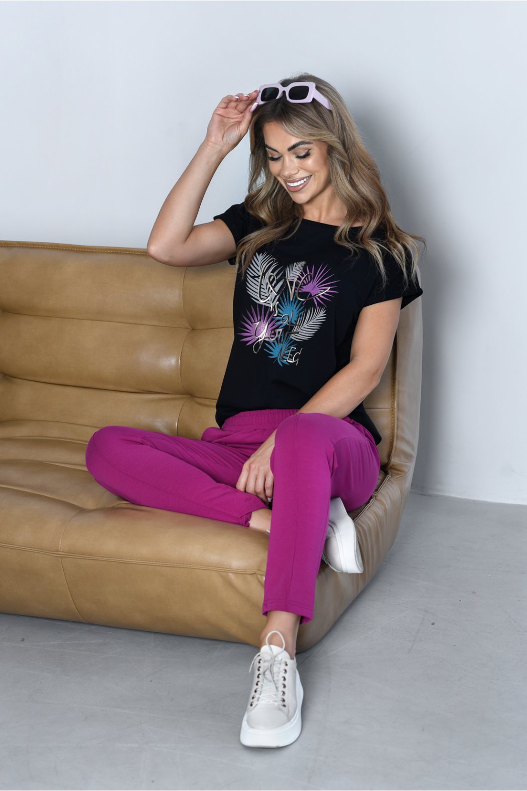 BLUZKA DAMSKA Z KRÓTKIM...