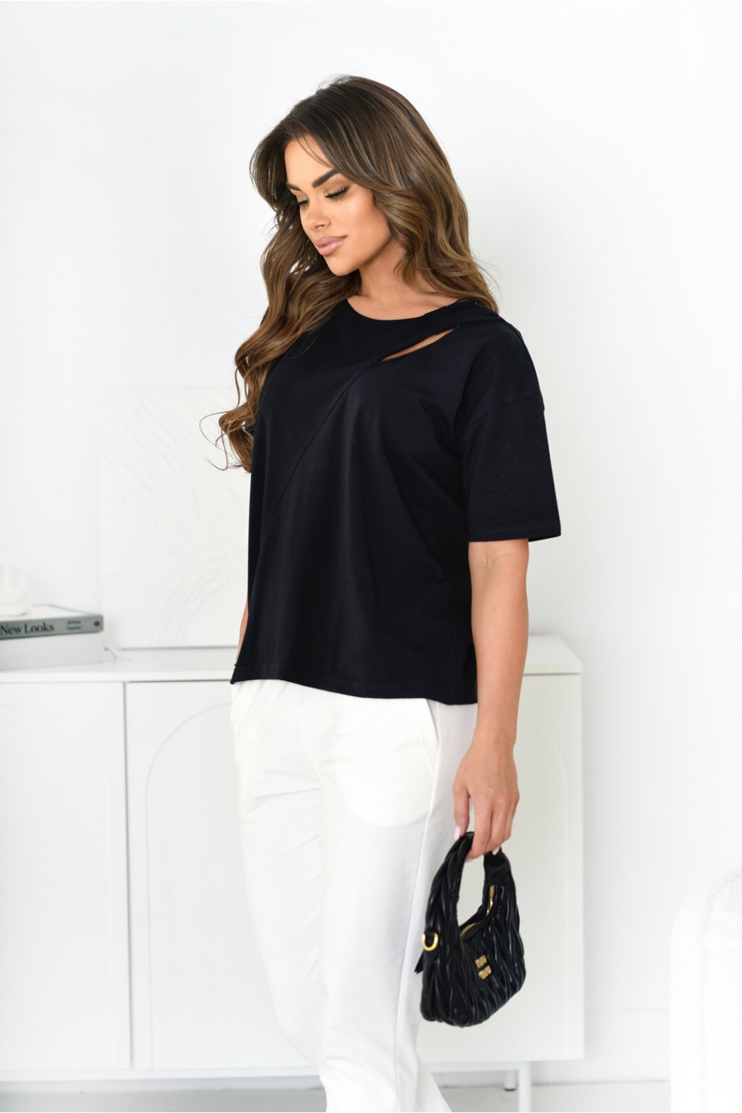 BLUZKA DAMSKA Z KRÓTKIM...