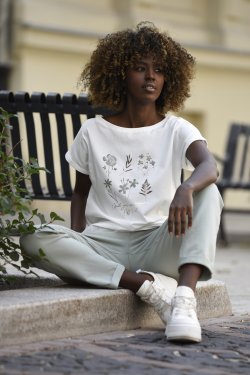 BLUZKA DAMSKA Z KRÓTKIM RĘKAWEM I NADRUKIEM - ŁĄKA