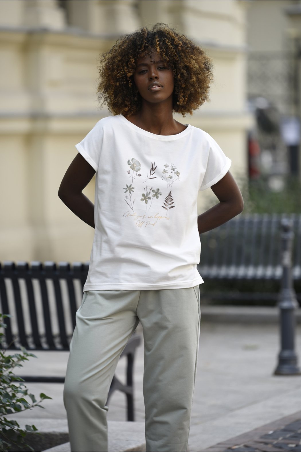 BLUZKA DAMSKA Z KRÓTKIM...