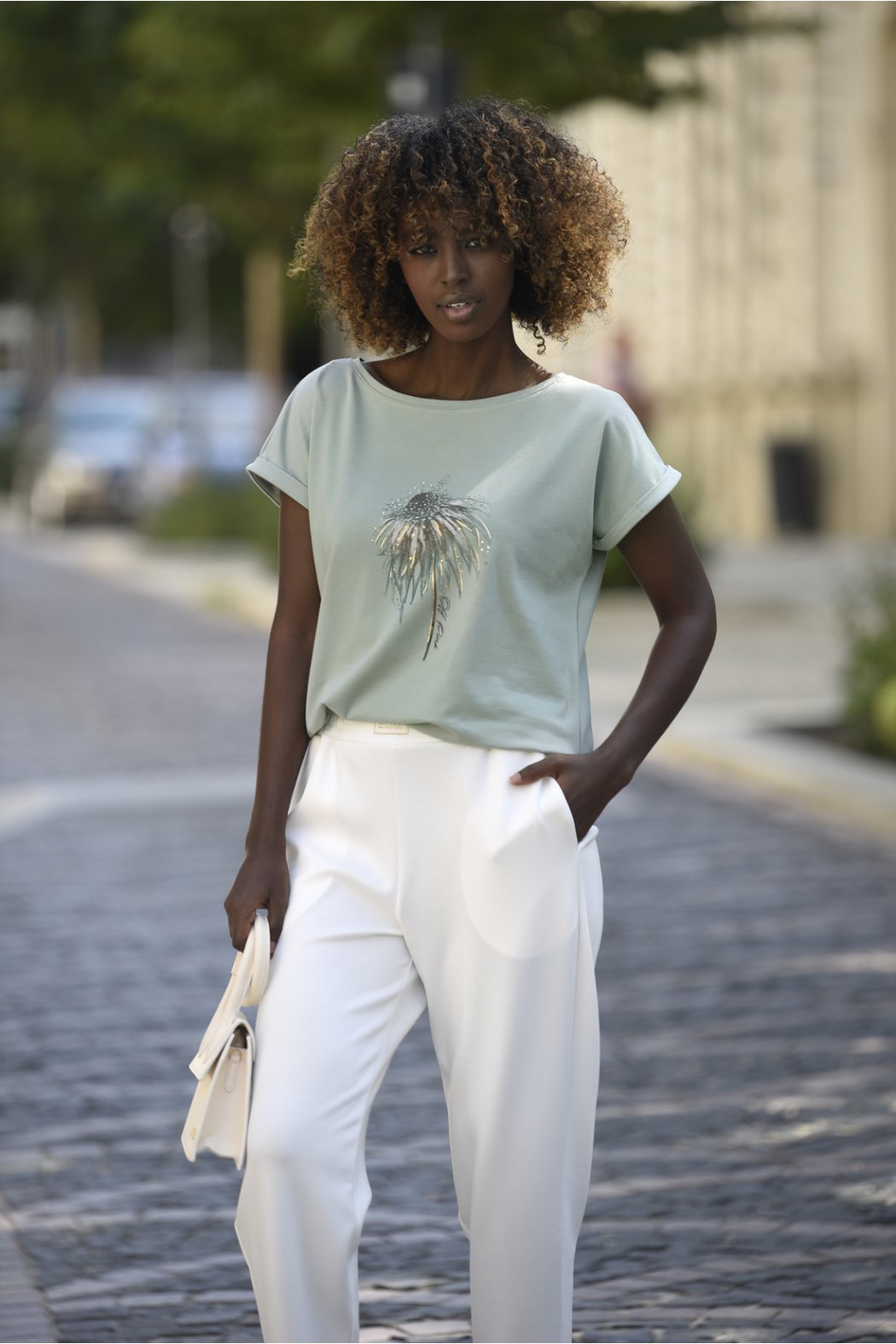 BLUZKA DAMSKA Z KRÓTKIM...