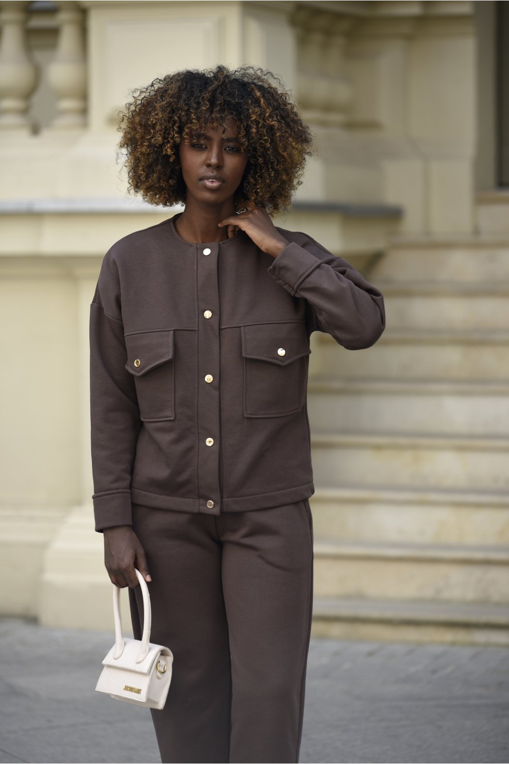 DAMSKA BAWEŁNIANA NARZUTKA BLEZER Z KIESZENIAMI EVELYN