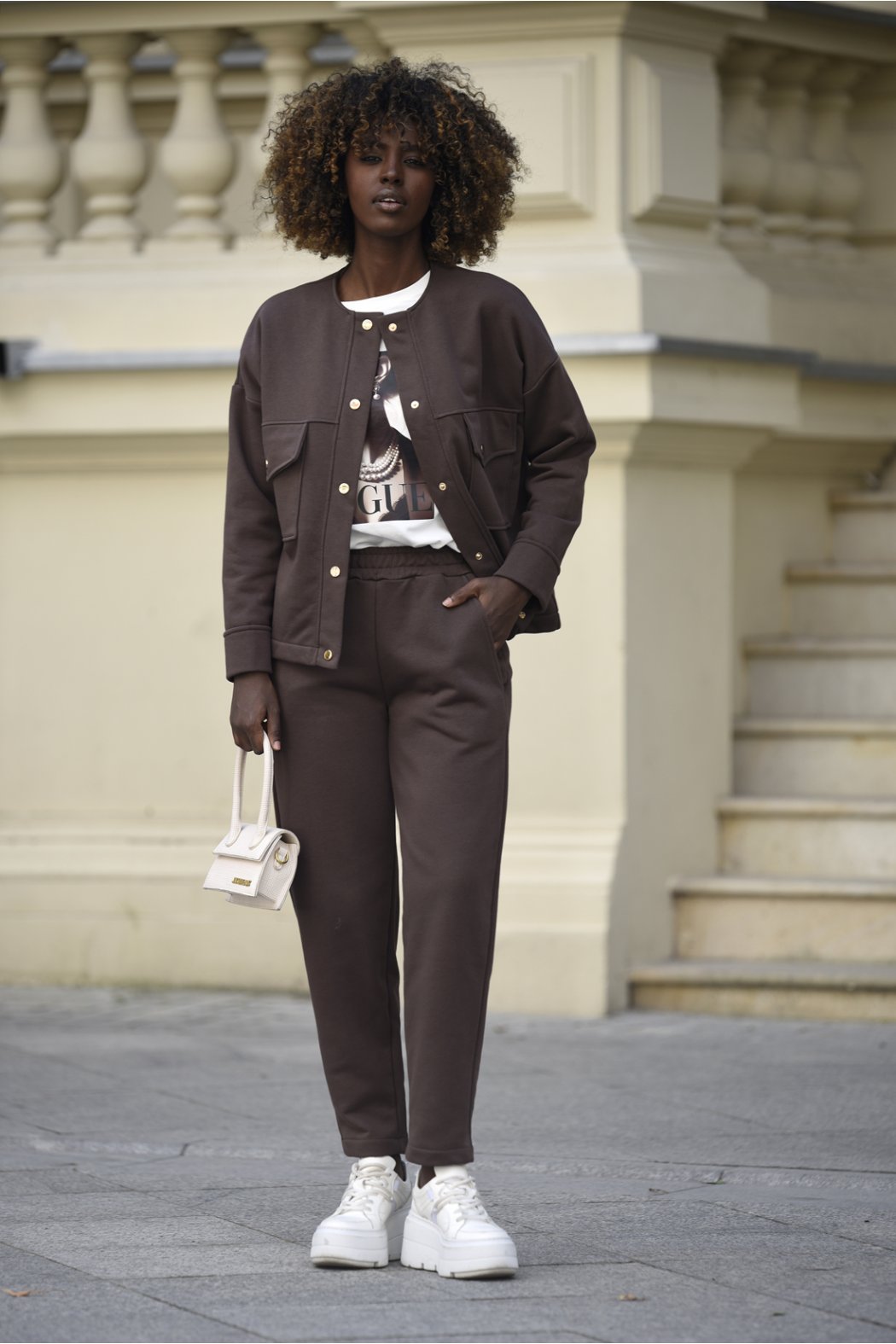 DAMSKA BAWEŁNIANA NARZUTKA BLEZER Z KIESZENIAMI EVELYN