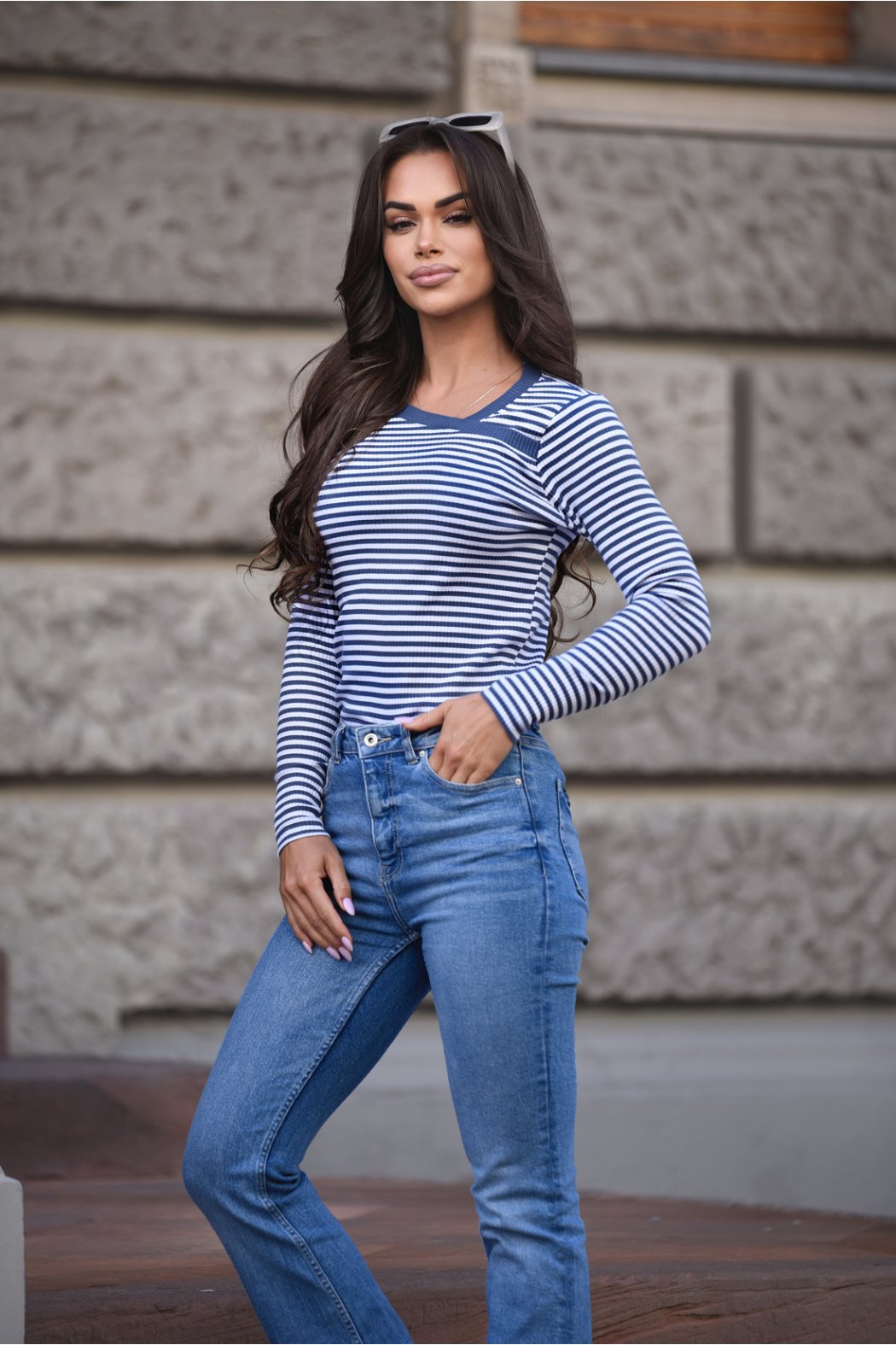 BLUZKA DAMSKA Z DŁUGIM...