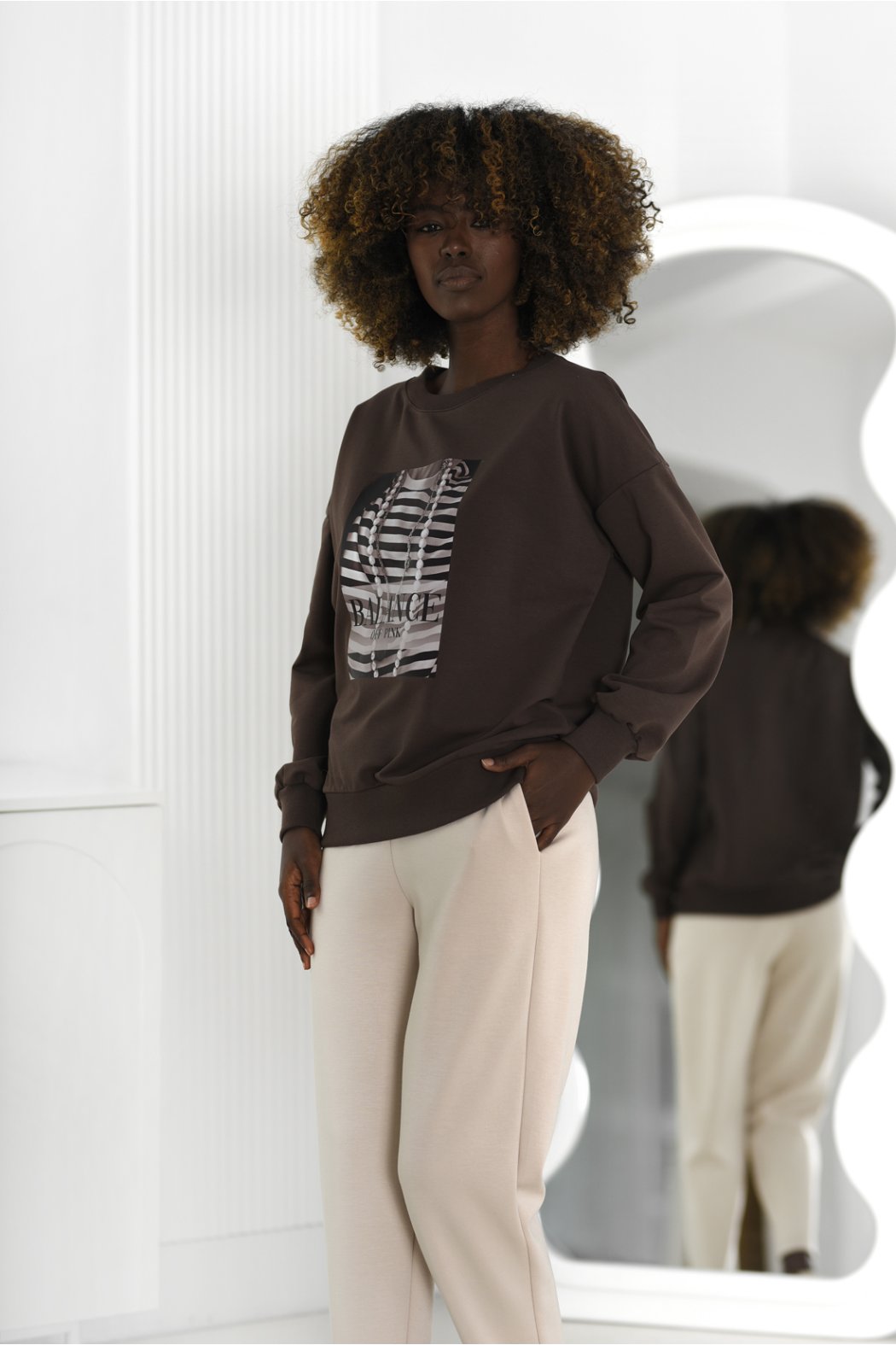 BLUZA DAMSKA Z NADRUKIEM -...