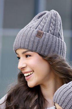 CZAPKA DAMSKA Z DODATKIEM WEŁNY P081