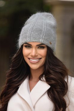 CZAPKA DAMSKA Z DODATKIEM ANGORY P084