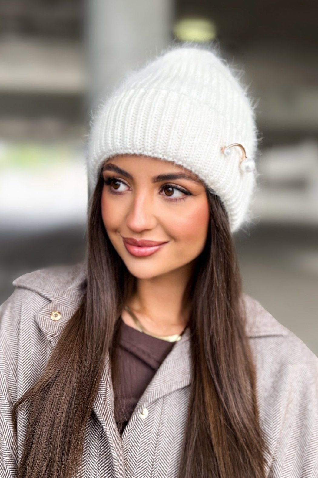 CZAPKA DAMSKA Z DODATKIEM...