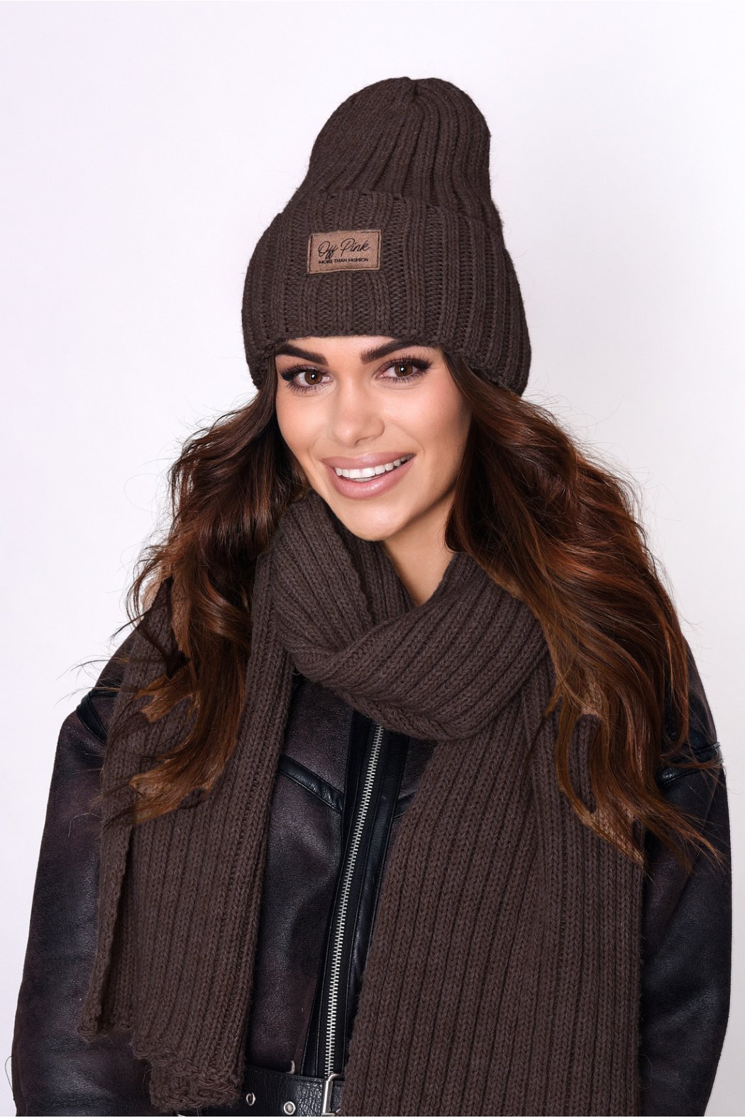 CZAPKA DAMSKA P006 - Brązowy