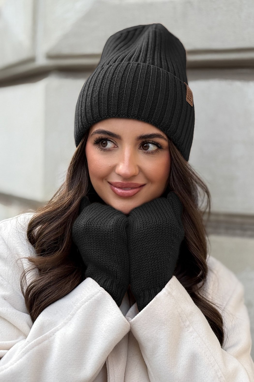 CZAPKA DAMSKA Z WEŁNY...