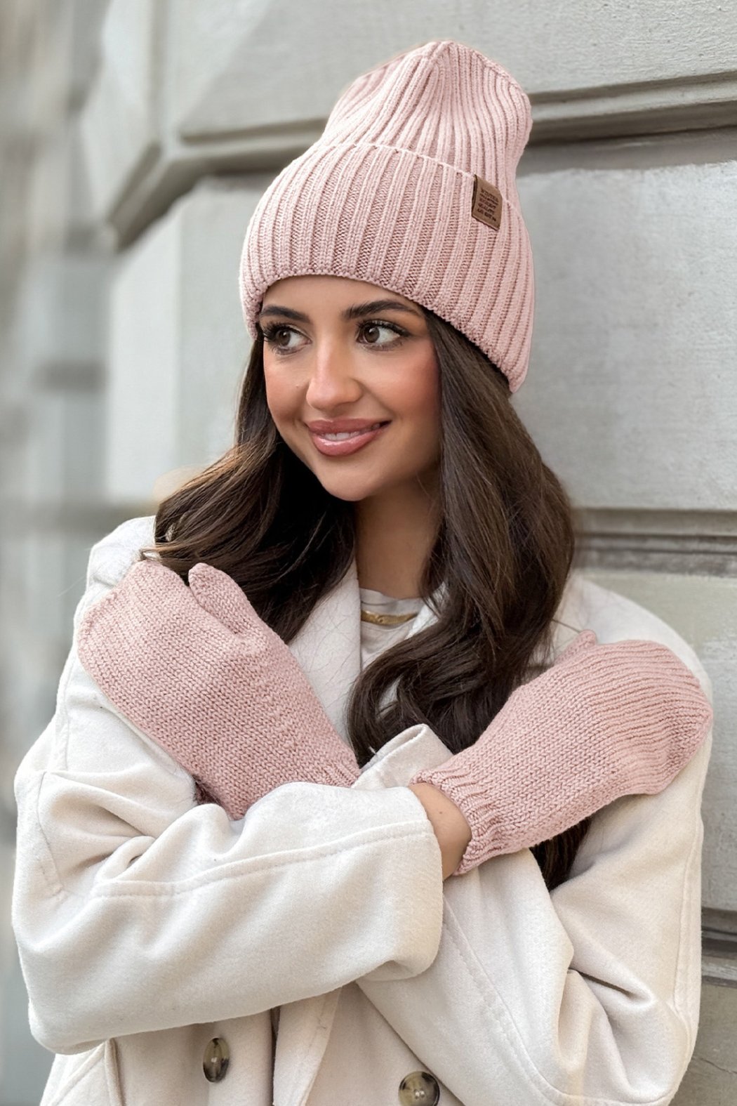 CZAPKA DAMSKA Z WEŁNY...