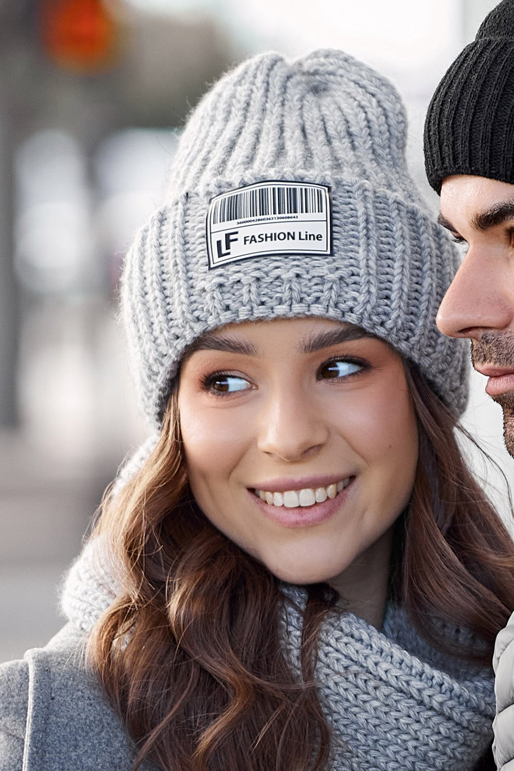 CZAPKA DAMSKA Z WYWINIĘCIEM...