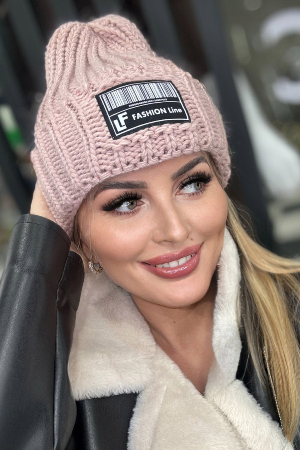 CZAPKA DAMSKA Z WYWINIĘCIEM...