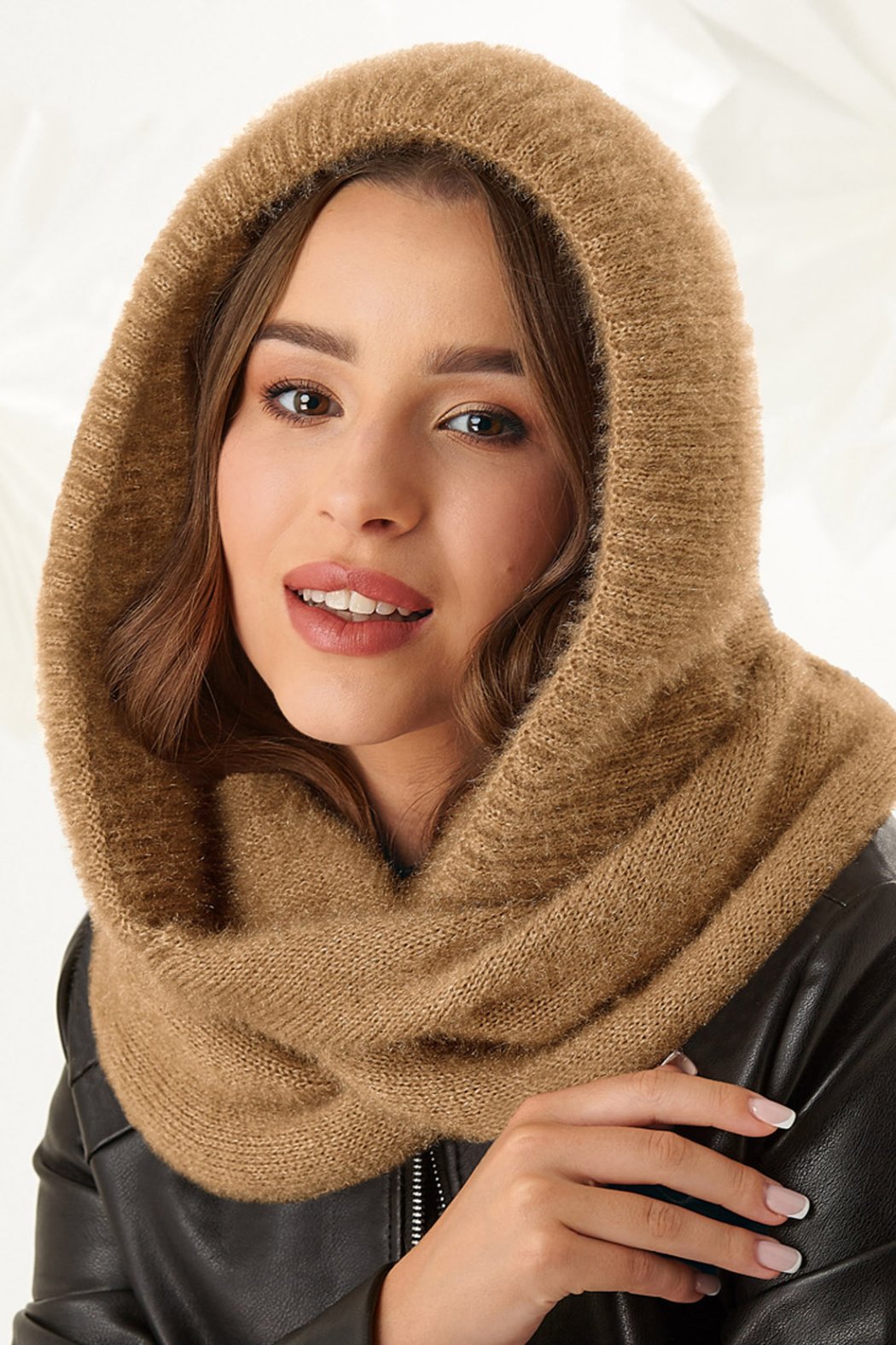 KOMIN Z KAPTUREM DAMSKI...