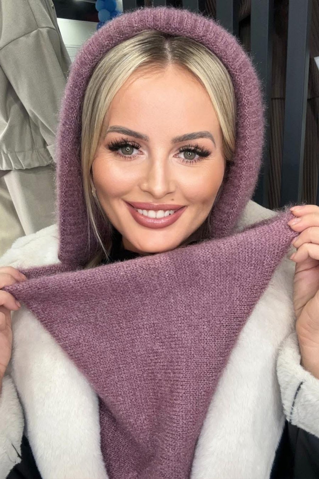 KOMIN Z KAPTUREM DAMSKI...