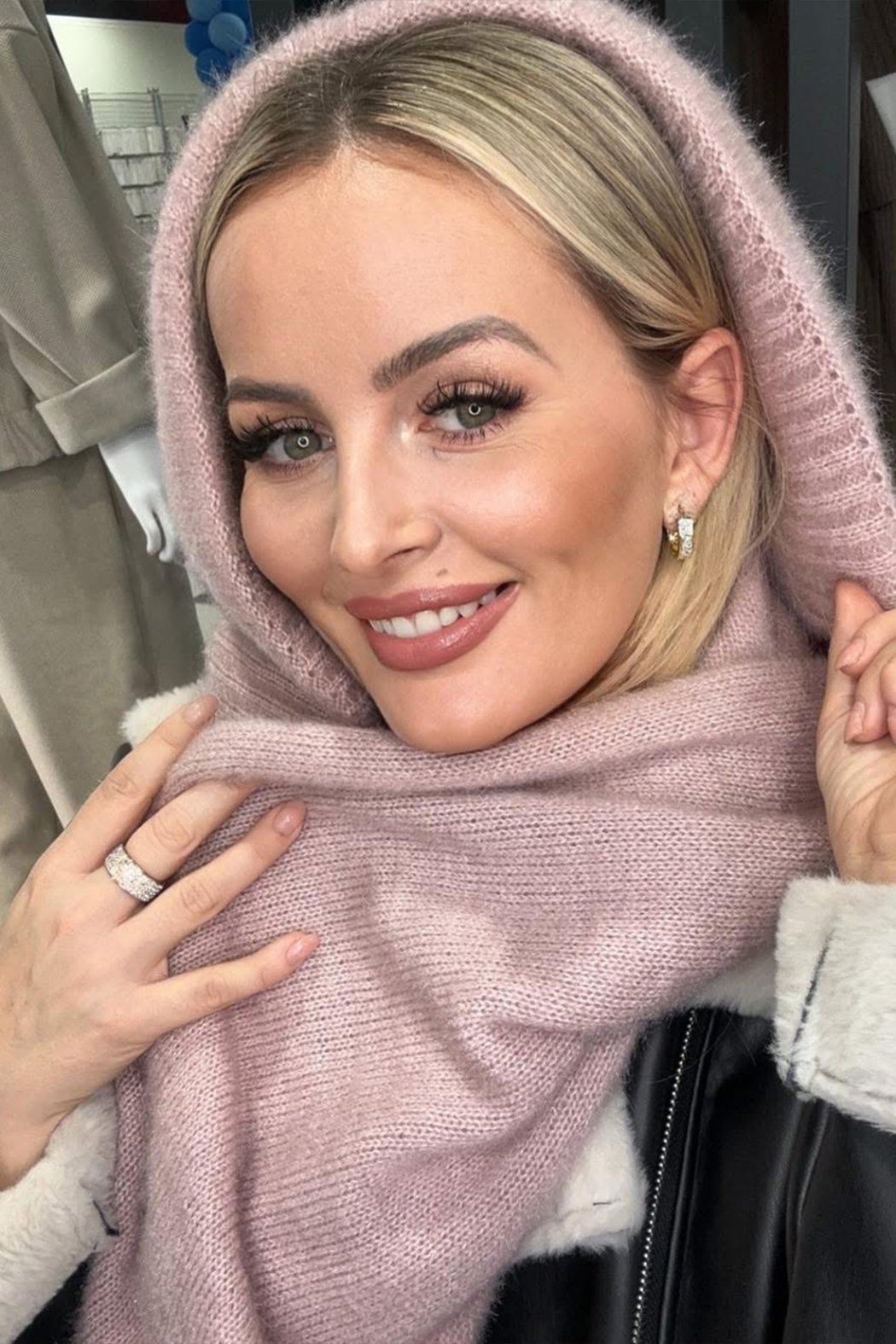 KOMIN Z KAPTUREM DAMSKI...