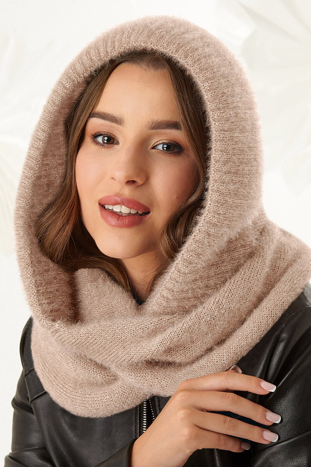 KOMIN Z KAPTUREM DAMSKI...