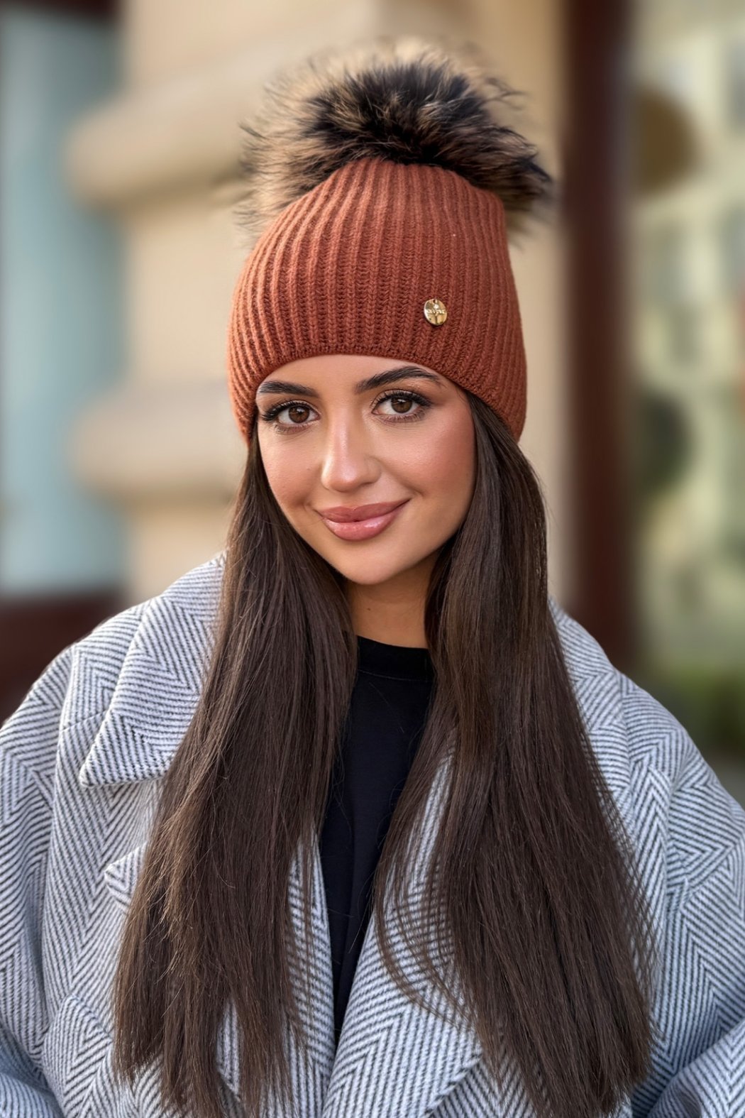 CZAPKA DAMSKA Z NATURALNYM...