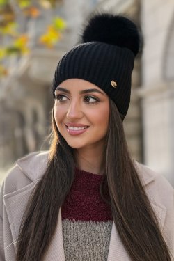 CZAPKA DAMSKA Z NATURALNYM POMPONEM P092/1