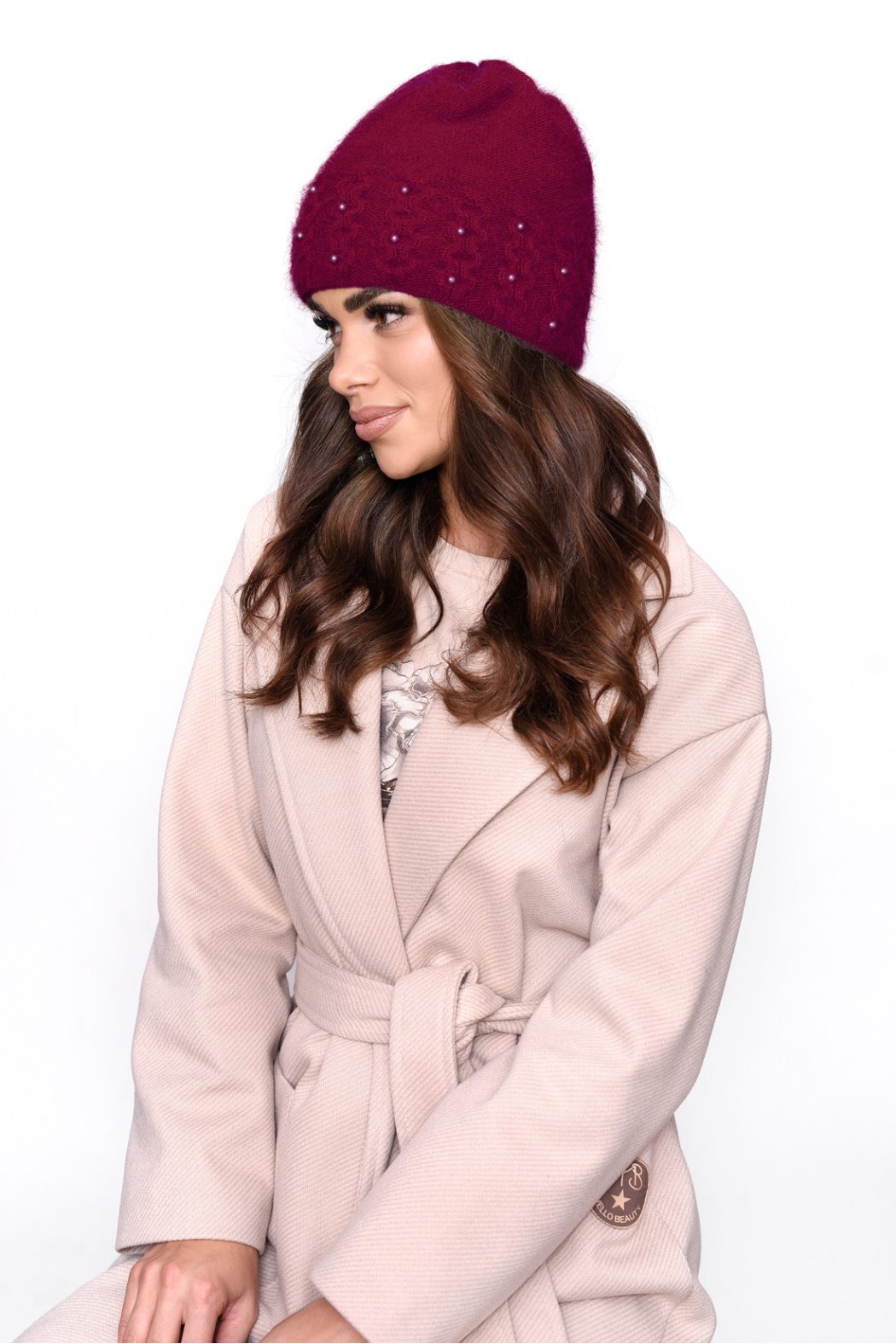 CZAPKA DAMSKA Z PEREŁKAMI...