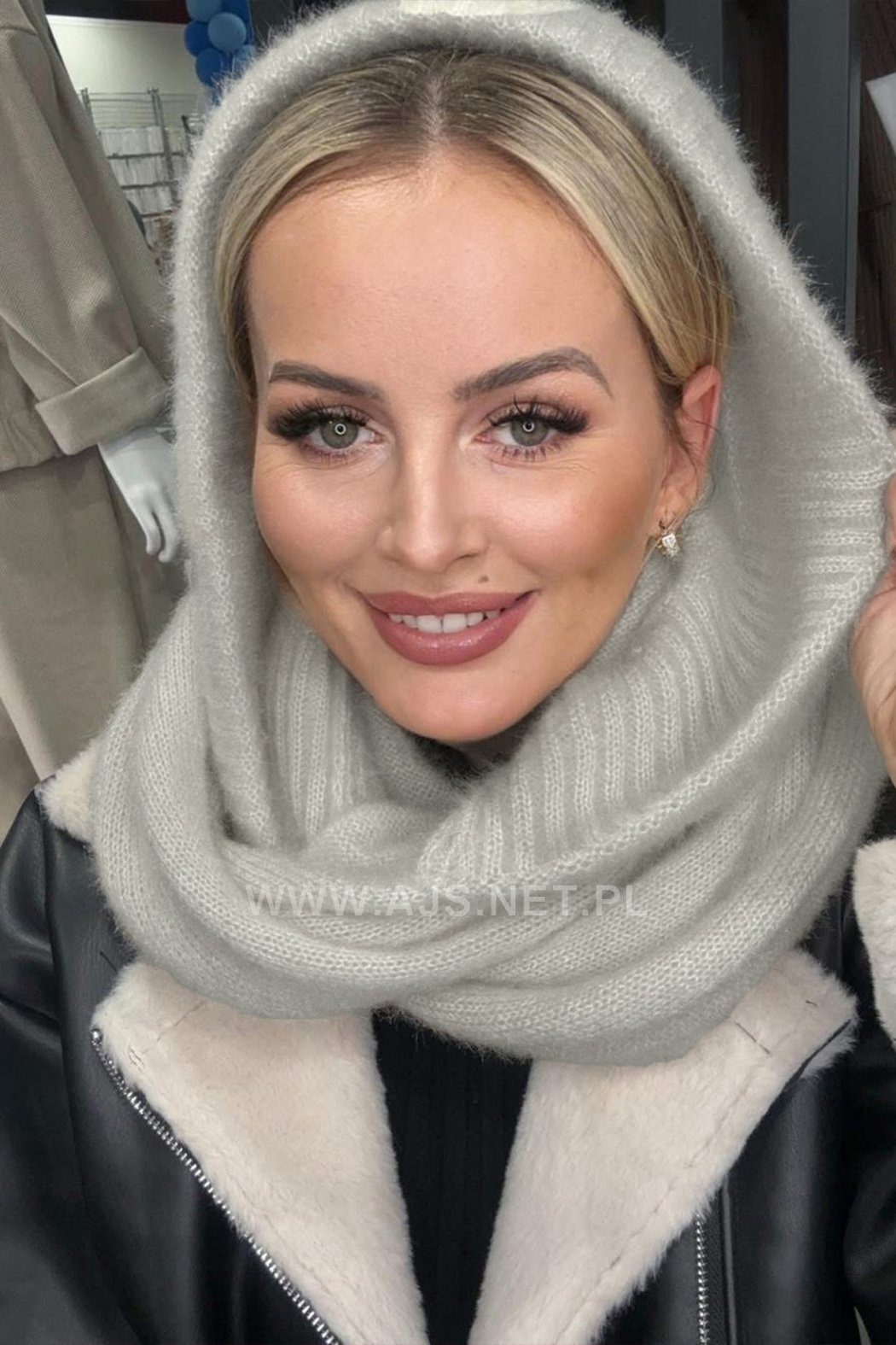 KOMIN Z KAPTUREM DAMSKI...