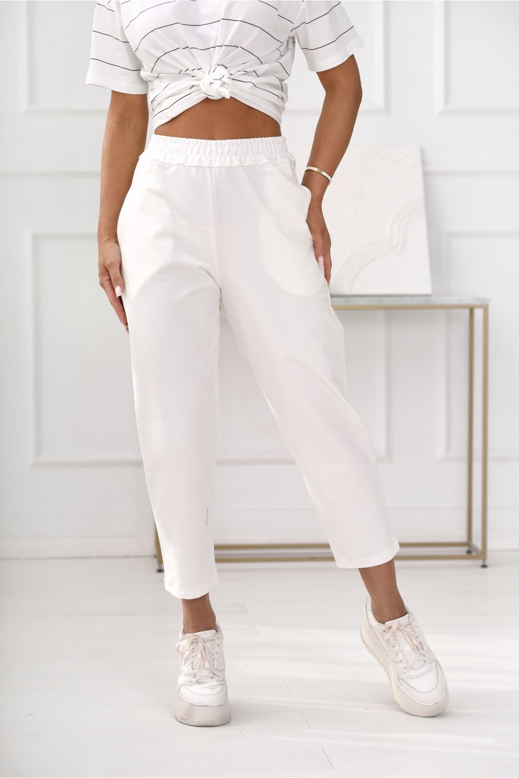 BAWEŁNIANE SPODNIE Z LUŹNĄ...