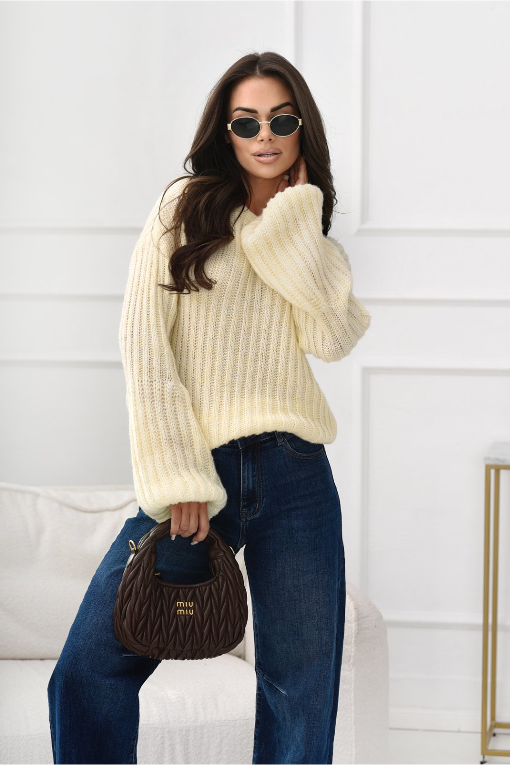 SWETER Z SZEROKIMI RĘKAWAMI...