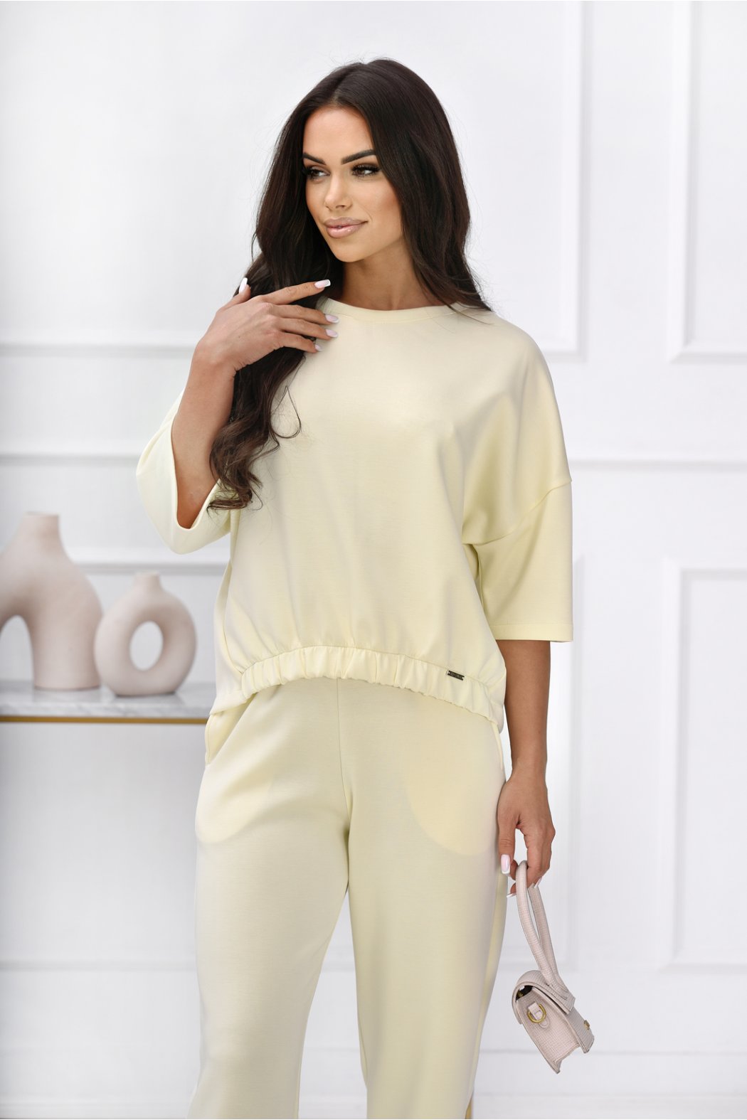 BLUZKA DAMSKA Z MIĘKKIEJ...