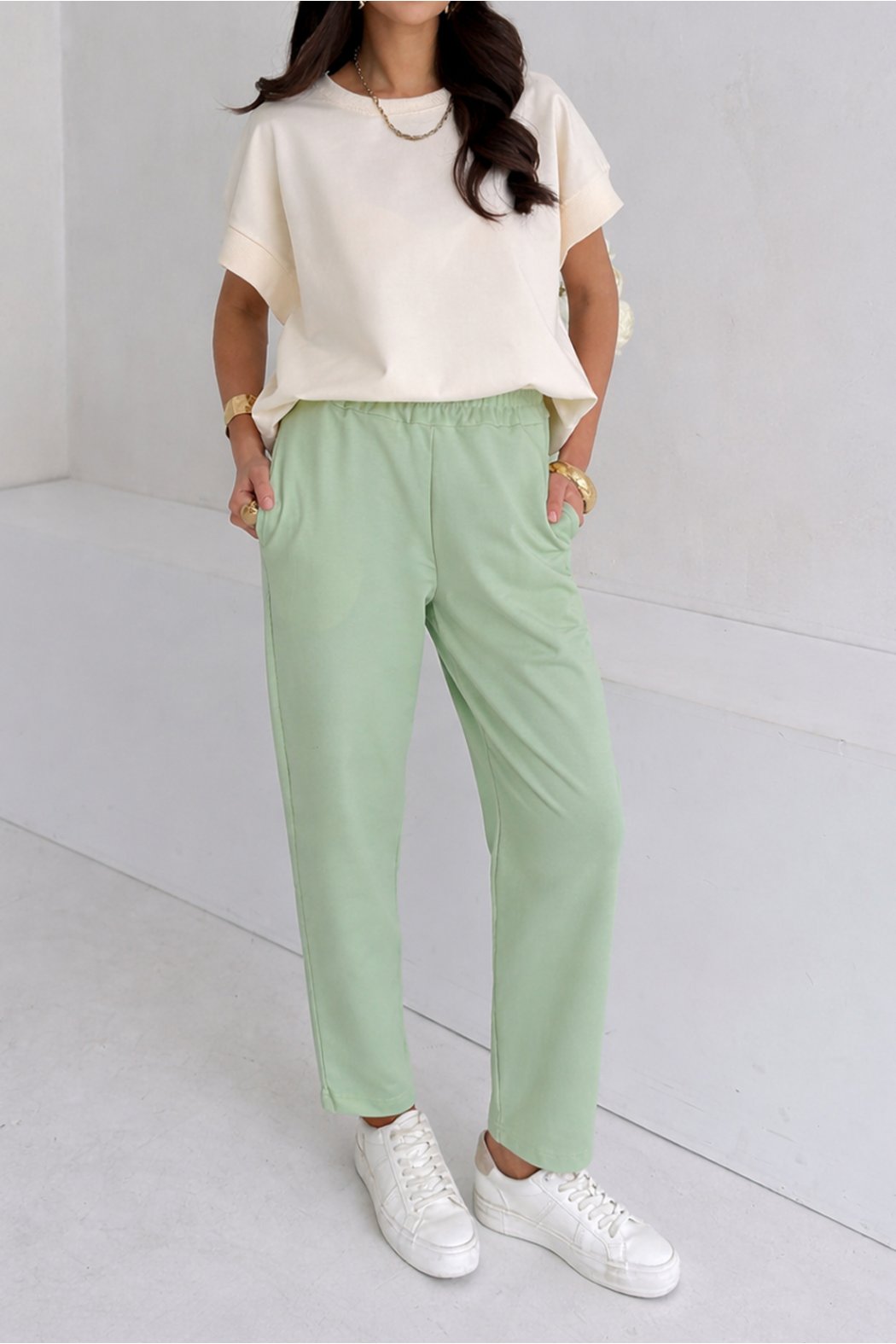 BAWEŁNIANE SPODNIE Z LUŹNĄ...