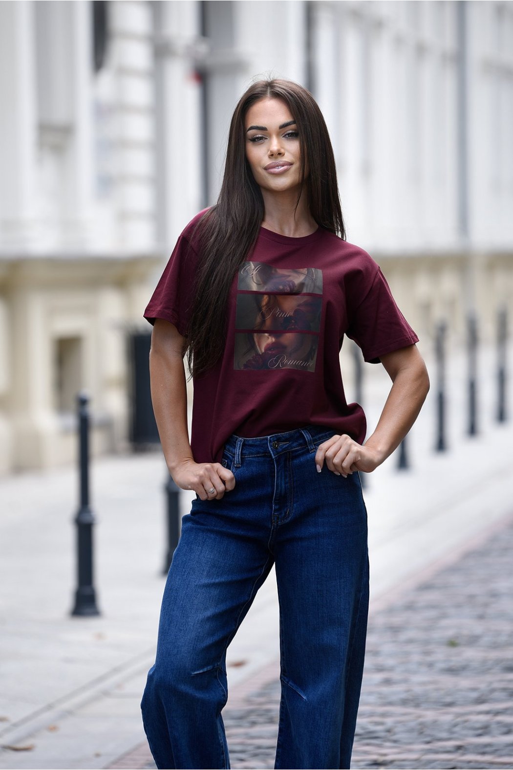 T-SHIRT Z NADRUKIEM ROMANCE