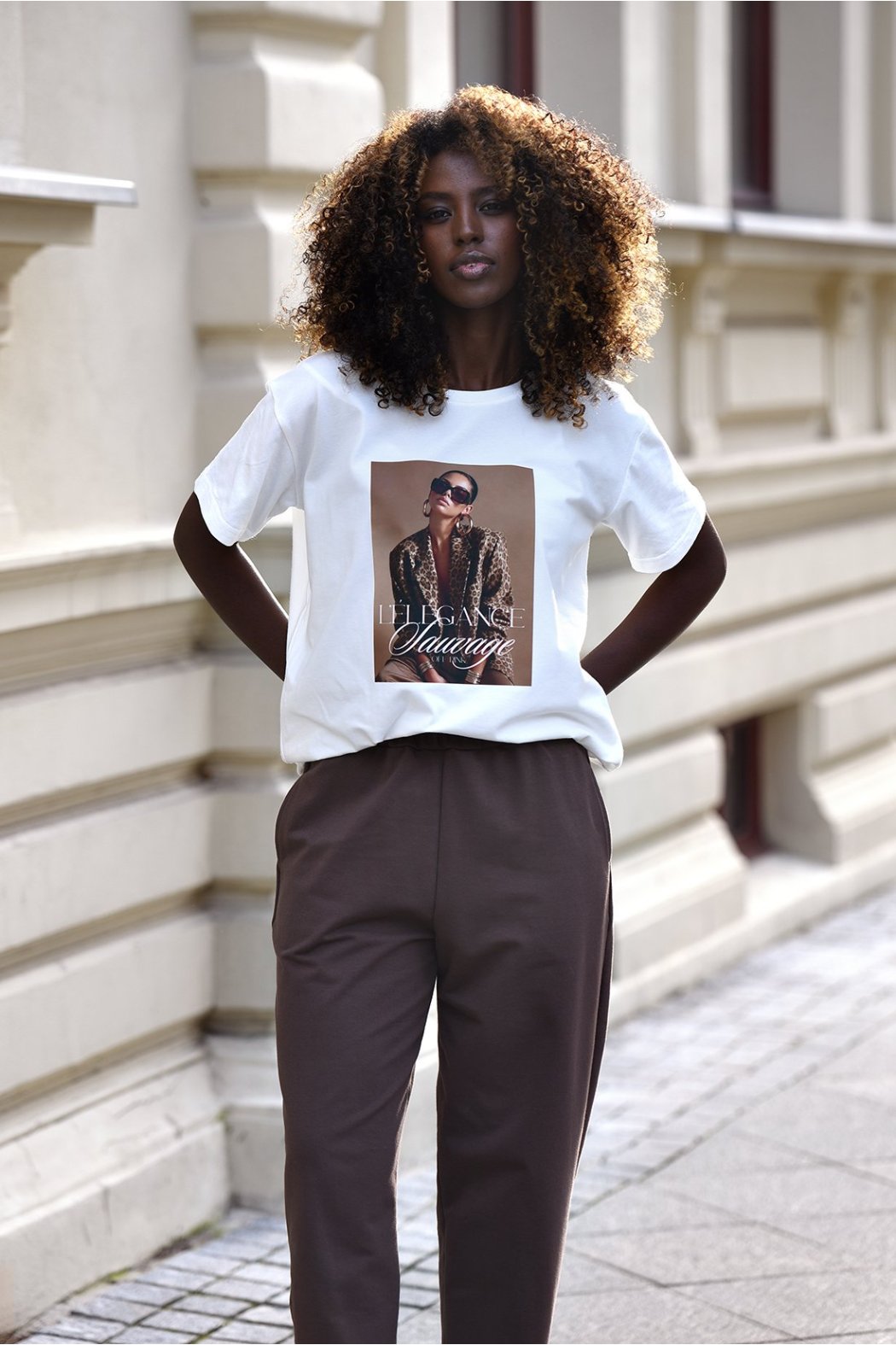 T-SHIRT Z NADRUKIEM ELEGANZA