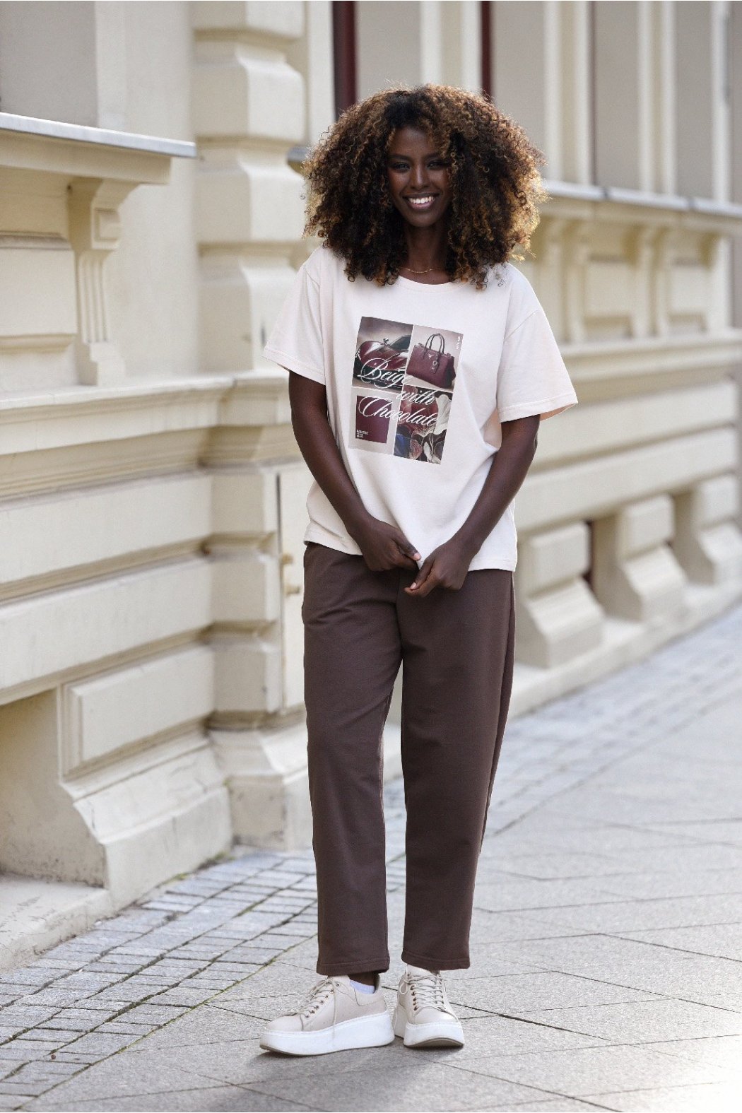 T-SHIRT Z NADRUKIEM MODERN MUSE