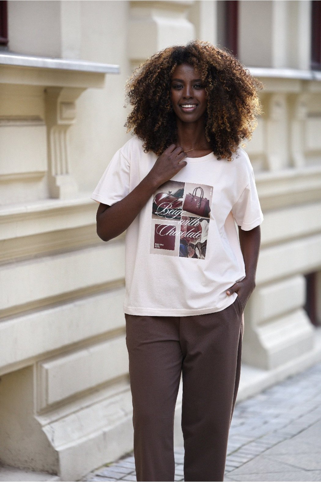 T-SHIRT Z NADRUKIEM MODERN MUSE