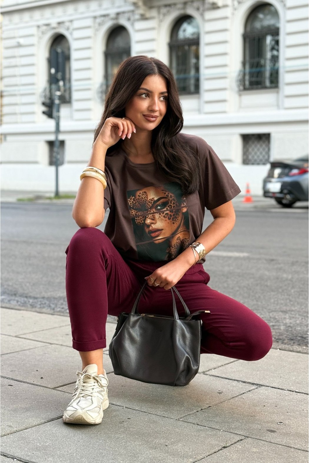 T-SHIRT Z NADRUKIEM AMAYA